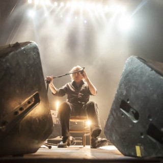 Μέσα στη νύχτα του Αγγελάκα και η αναβολή του τρίτου live