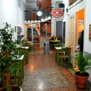 Μαγαζιά σε στοές