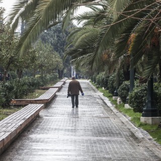 Αθήνα Calling: Μια βόλτα γύρω από τα βροχερά βλέμματα της πόλης